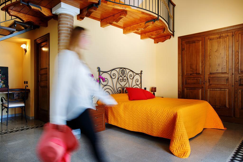 Relais Il Pennino Bed & Breakfast มัสซาลูเบรนเซ ภายนอก รูปภาพ