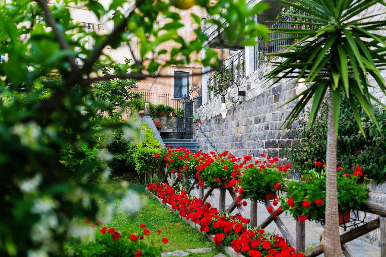 Relais Il Pennino Bed & Breakfast มัสซาลูเบรนเซ ภายนอก รูปภาพ