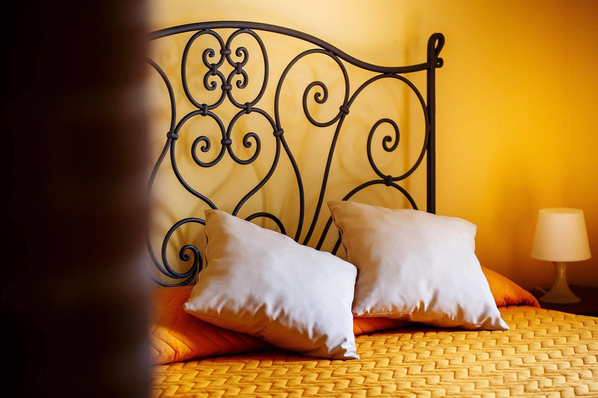 Relais Il Pennino Bed & Breakfast มัสซาลูเบรนเซ ภายนอก รูปภาพ