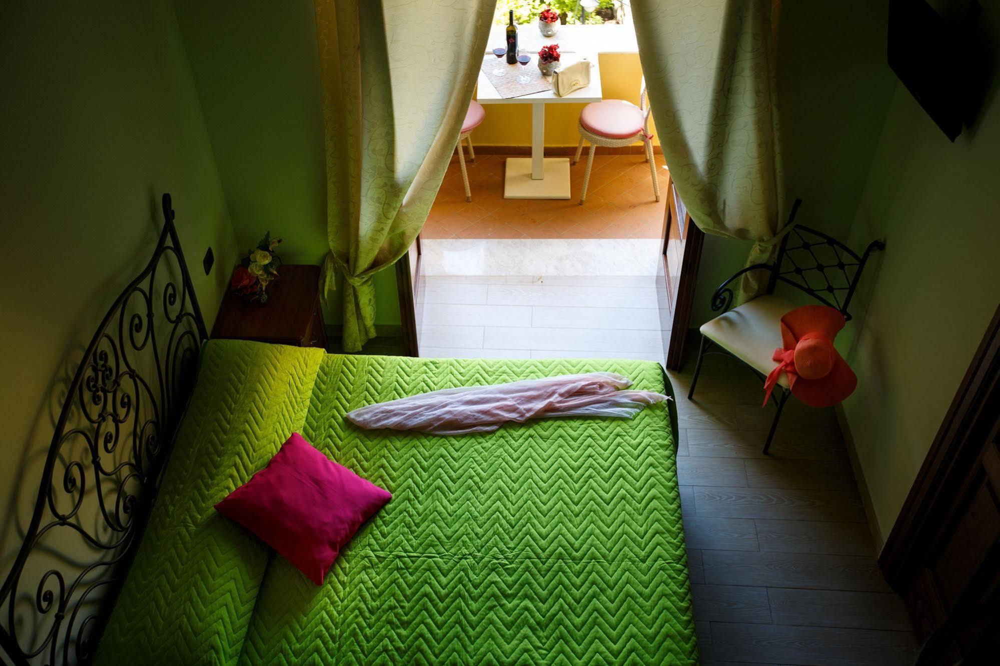 Relais Il Pennino Bed & Breakfast มัสซาลูเบรนเซ ภายนอก รูปภาพ